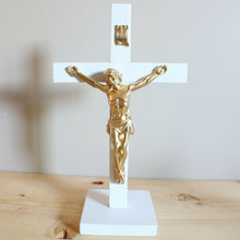 Load image into Gallery viewer, 8.5&quot; White Wood Standing Crucifix
