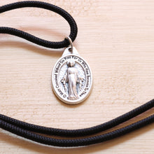 Load image into Gallery viewer, Miraculous Medal Pendant Black Paracord